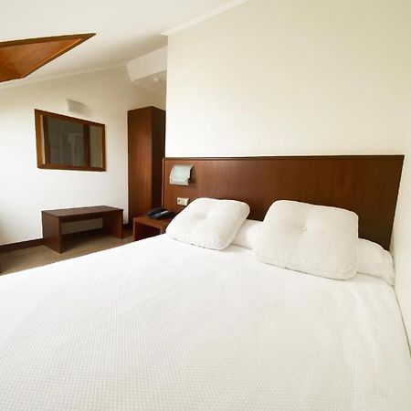 Hotel Entrerobles Sabaris Exterior photo
